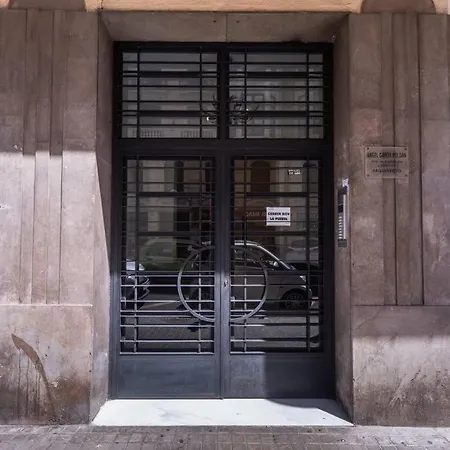 Bonito Y Amplio Piso Junto A La Plaza De Toros. Appartement *